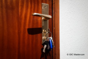 Porte avec clefs