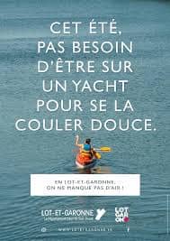 Affiche avec slogan : cet été pas besoin d'être sur un yacht pour se la couler douce.