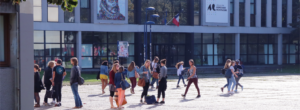 Le parvis d’accueil de l'Université Bordeaux Montaigne